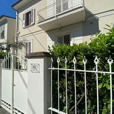 La Dimora Dei Conti Apartment *