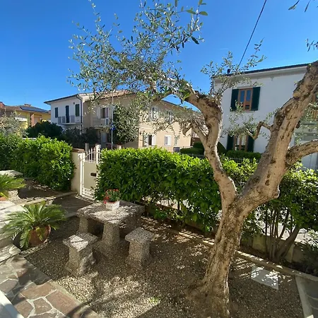 La Dimora Dei Conti Apartment *